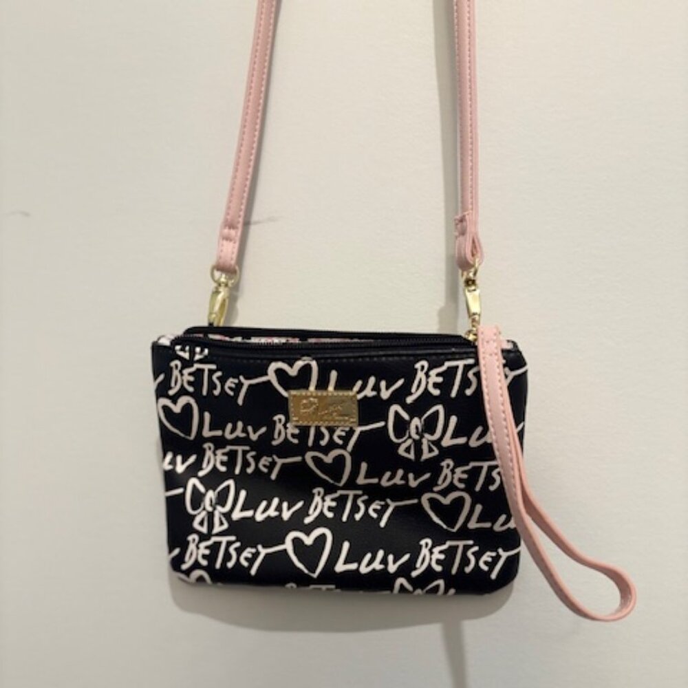 LUV BETSY- PINK,BLACK,WHITE-WRIST LIT-PURSE-CUTE
